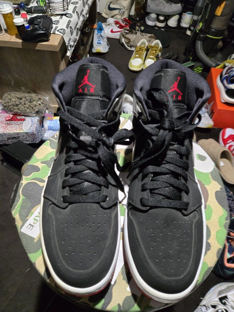 Nike Air Jordan 1 Mid PS Black Red silver Johnny Kilroy Men's Size 10 Women's Size 11.5 Like Brand New Condition