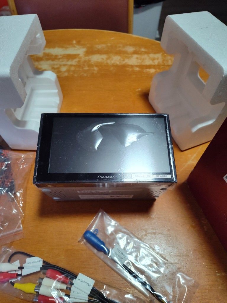 Pioneer DMH-160BT 6.8" Bluetooth Multimedia Digital Media Receiver Touch Screen
