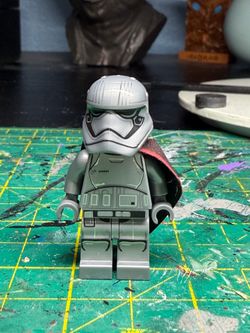 Lego Star Wars captain Phasma (pointed mouth varient)