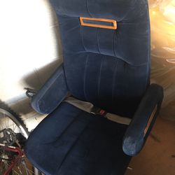 Captains Chair / Recliner & Swivel Around 360 
