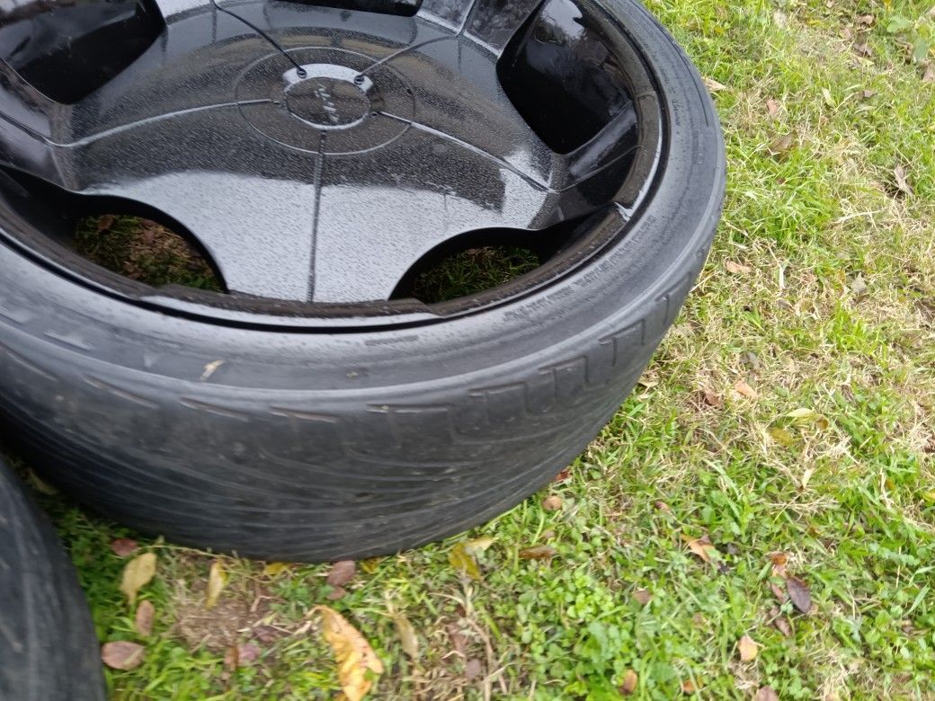 24s 6 Lugs Chev Needs One Tire 4 Caps