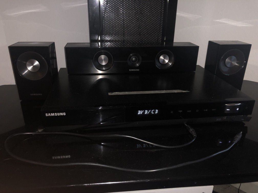 Samsung Home Theater system with Subwoofer