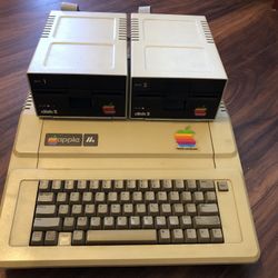 Vintage Apple II PLUS and Apple IIe computers, tons of Manuals, Floppy Discs, functioning Apple Monitor & Accessories