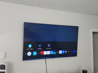 55" Samsung 4K Smart TV with Wall Mount