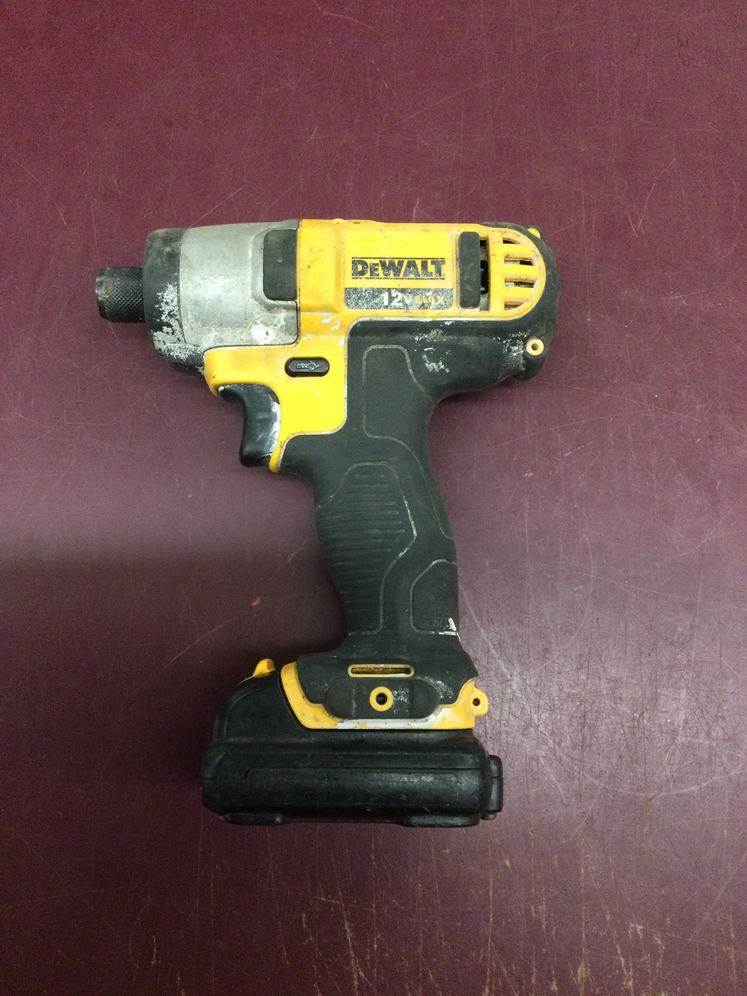 DEWALT 12V CORDLESS IMPACT DRIVER + BATERY 12 VOLT LITHIUM