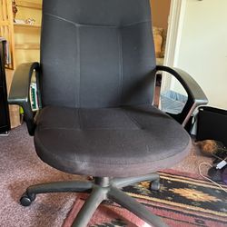 Swivel Cushioned Desk Chair