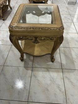 Traditional Style Side Table