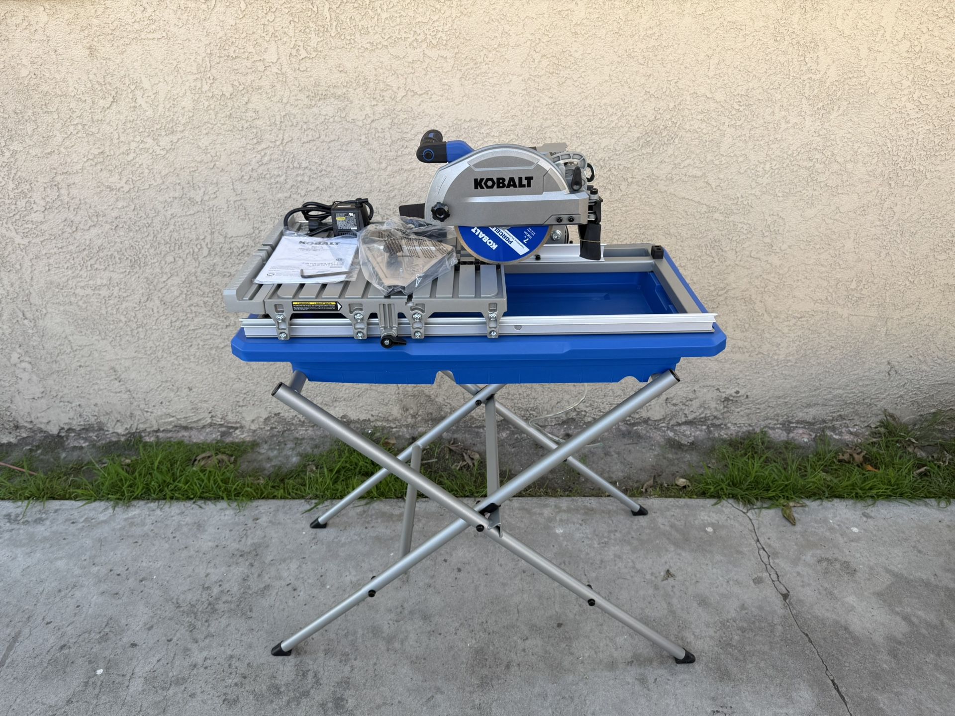 NEW Kobalt Folding Head 9 -Amp 7-in -Blade Sliding Table Tile Saw w/Stand