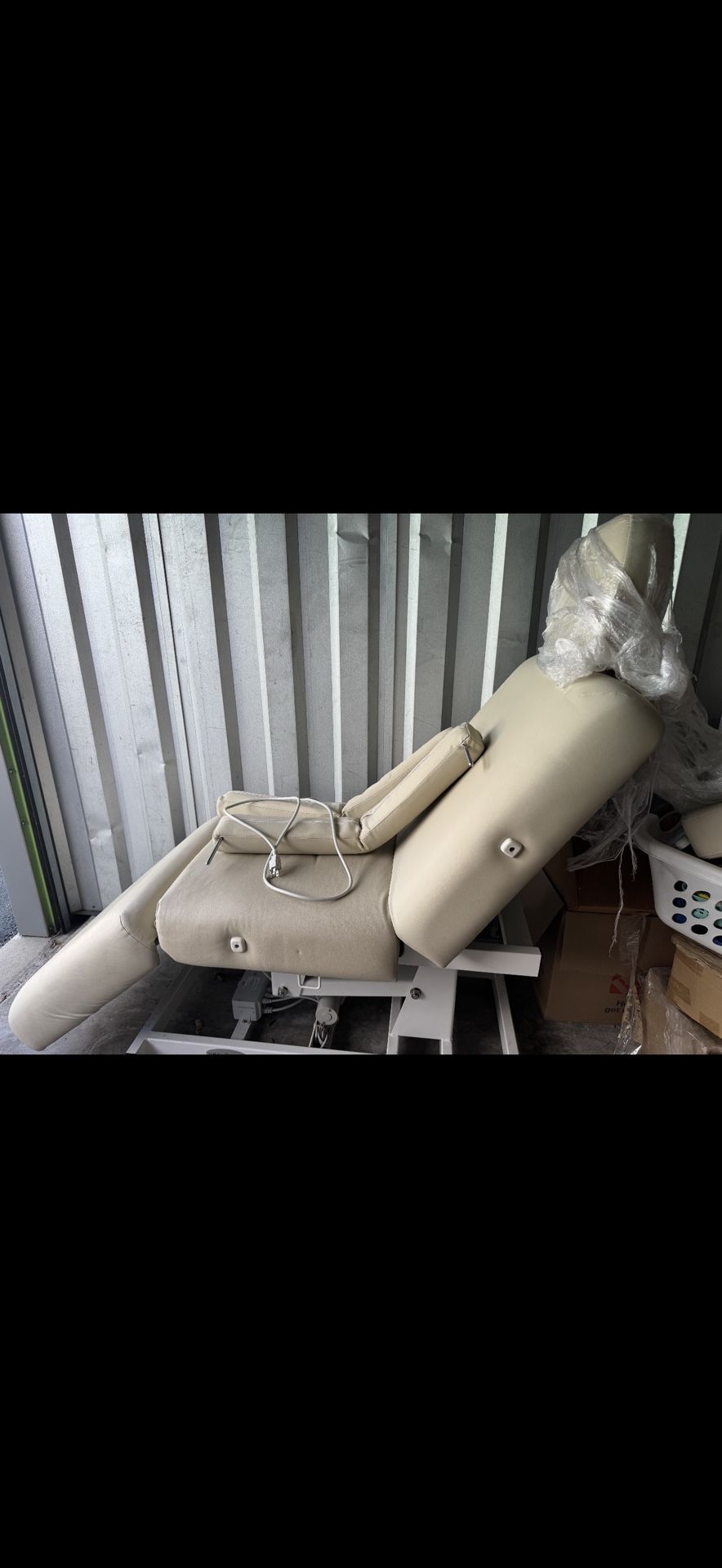 Comfort Soul Lumina Elite Spa Chairs – Almost New – Electric Lift & Plush Comfort