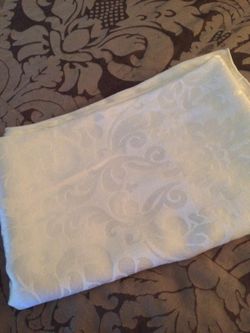 Table cloth $7 FIRM