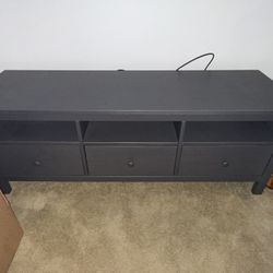TV Stand // 59x18x22 inches