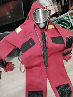 Cold water rescue suit and mask