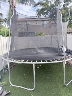 12 Ft Trampoline with net