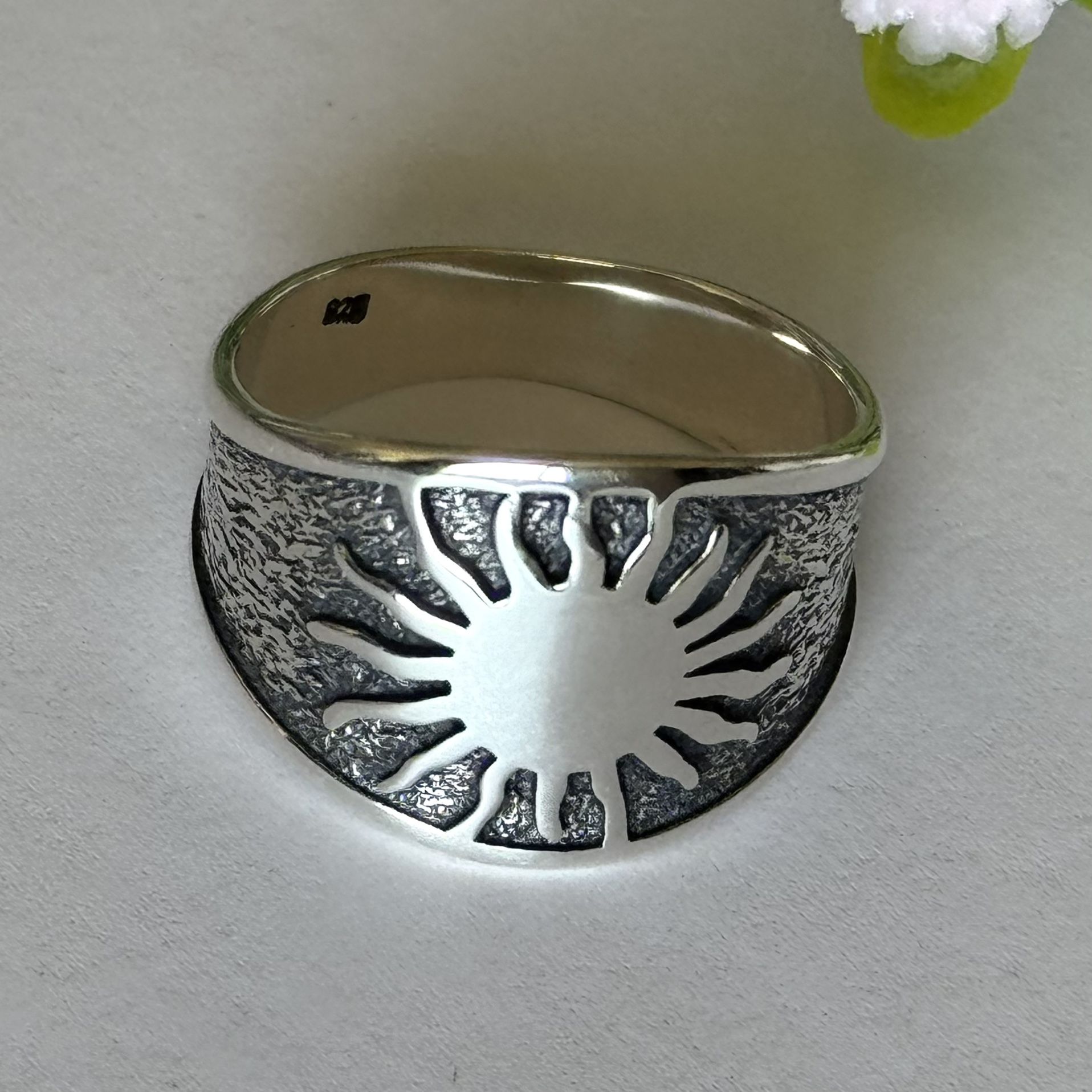 925 Sterling Silver Sun Ring Size 7 3/4 - 8