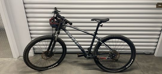 Giant Talon Mountain Bike