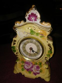 Vintage Victorian Shelf Clock