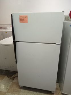 Amana Refrigerator white ex large excellent . Warranty . Delivery available . 2203 Fowler st. Ft. Myers 33901