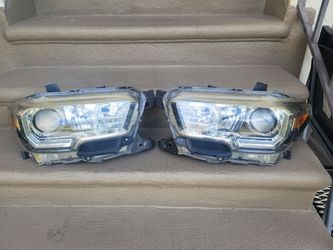 Pair of OEM Projector Headlights Toyota Tacoma  2016/2023