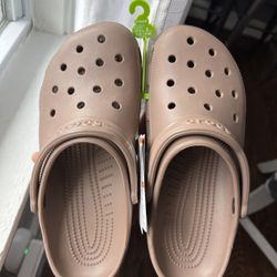 New Crocs Mens/Women’s Size 8M/10W(Latte)