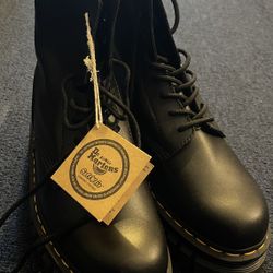 Dr. Marten’s Audrick 8-Eye Boots