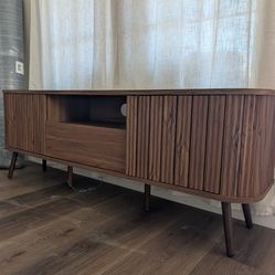 TV stand in excellent condition