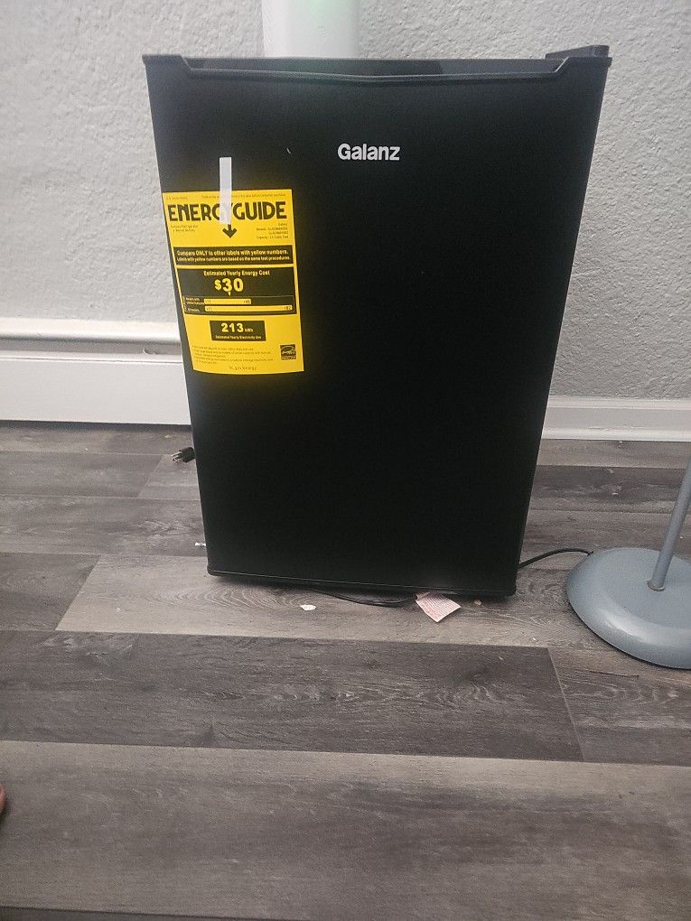 Galanz Mini Fridge