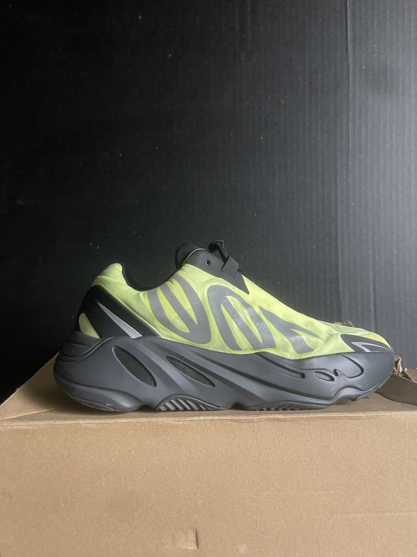 Adidas Yeezy Boost 700 MNVN “Phosper” Size 8.5