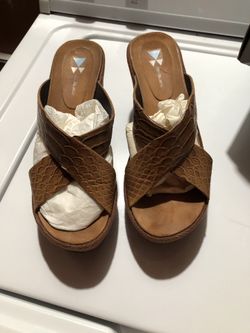 Sz 8 1/2, women’s leather mule/ slide/ sandal