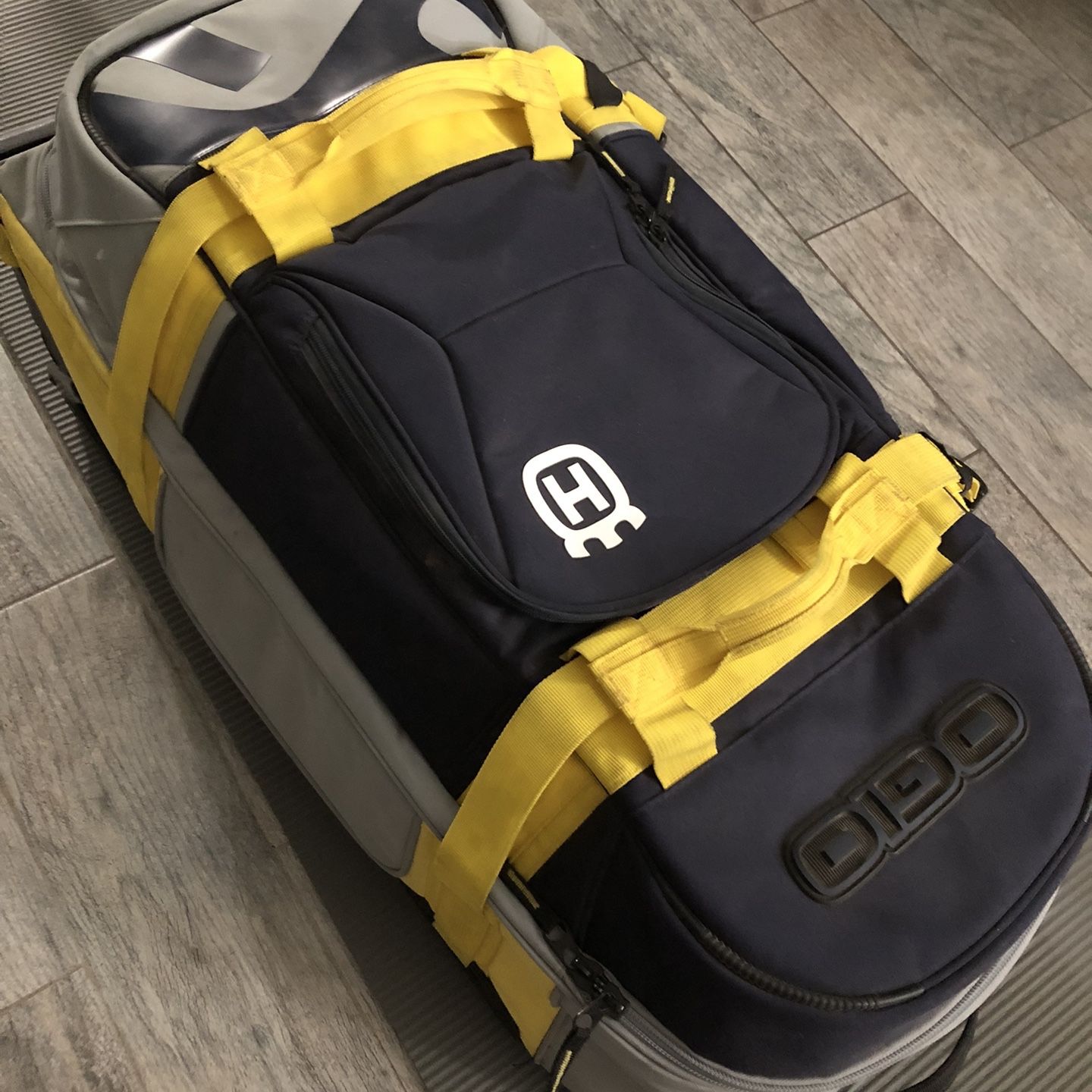 Ogio Husqvarna Rolling Gear Bag for Sale in Huntington Beach, CA
