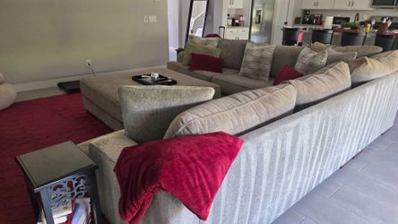 Ashley Bayless 7 Piece Sectional