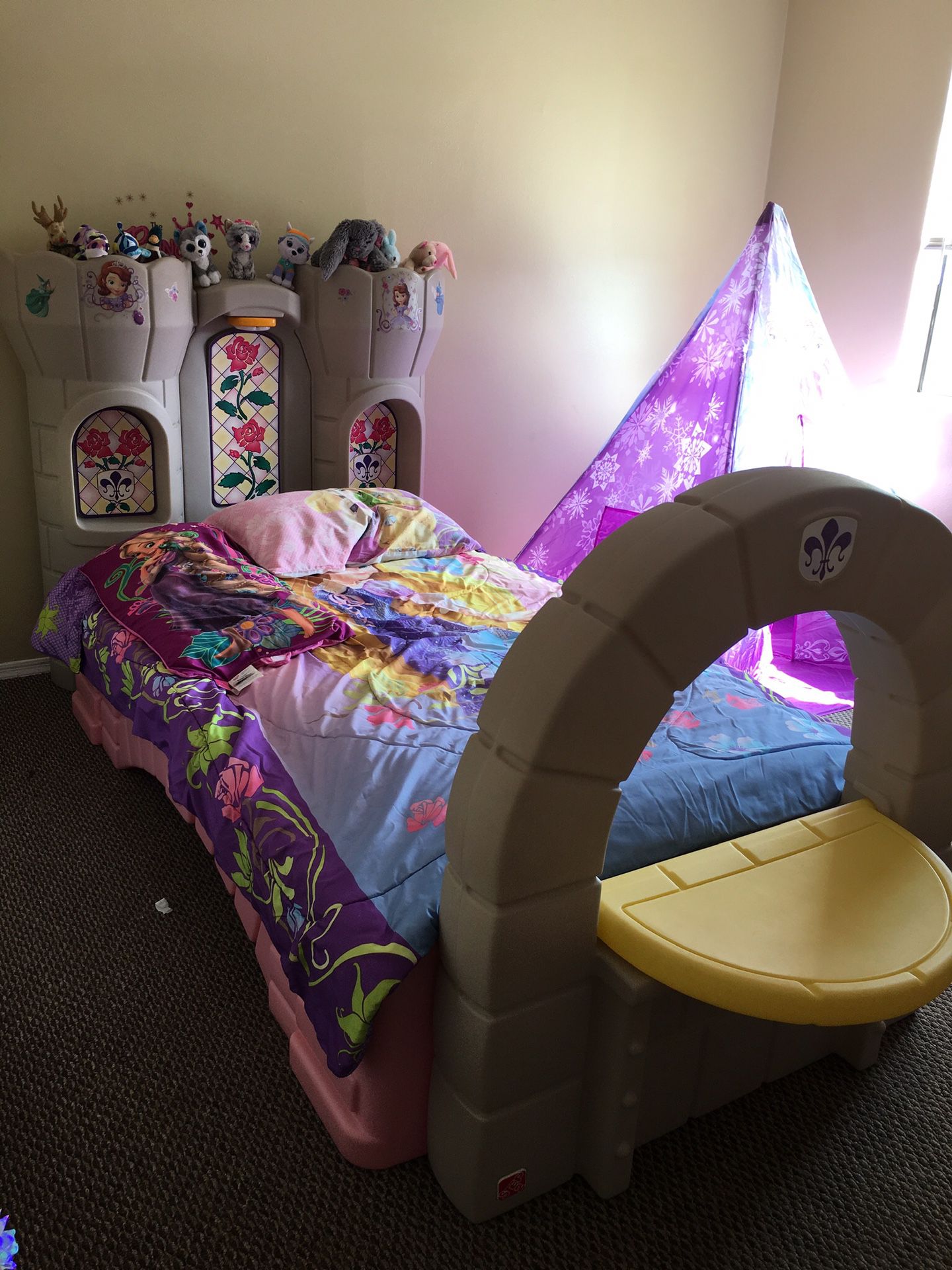 Princess Castle twin bed, No mattress