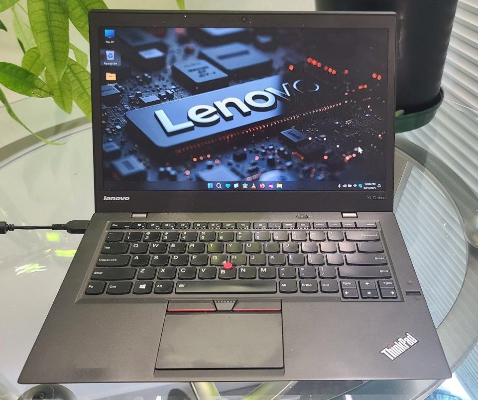 Lenovo Thinkpad X1 Carbon sleek/light LAPTOP * Windows 11 Pro * SSD Office Suite, backlit keyboard