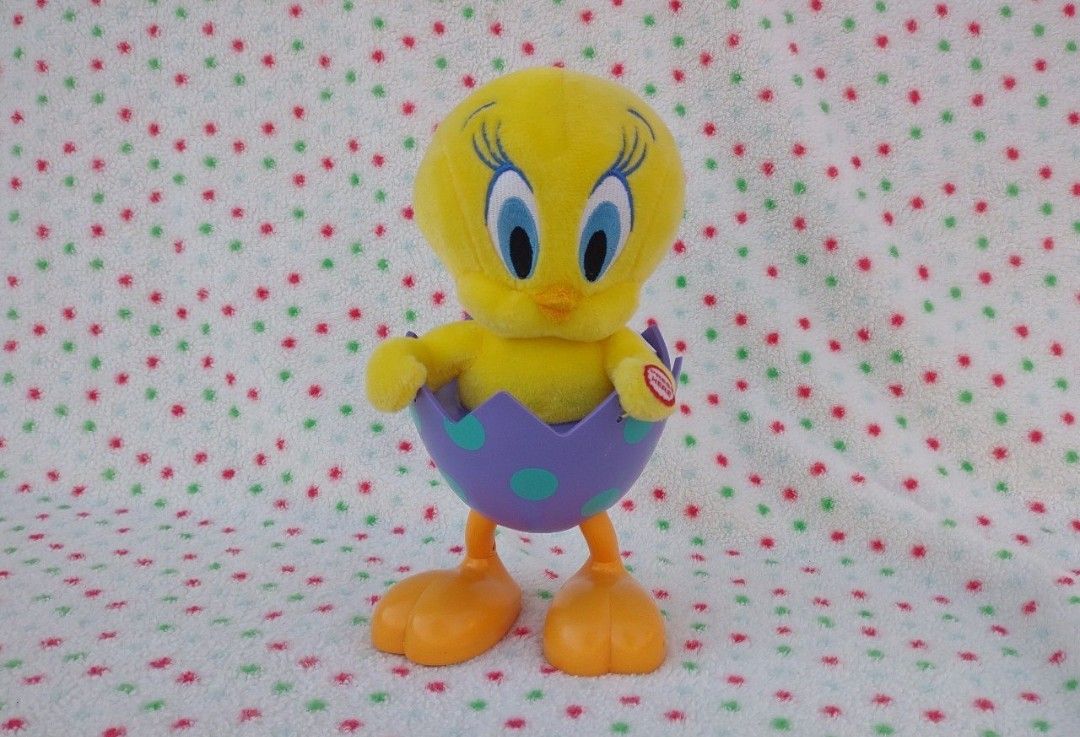 Hallmark Easter Tweety Bird Tip N Fall Sings and Walks Easter Song 10" tall