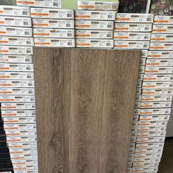 Lifeproof Eastmoor Chestnut 22 MIL Click Lock Waterproof Luxury Vinyl Plank Flooring (20.1sqft/case)