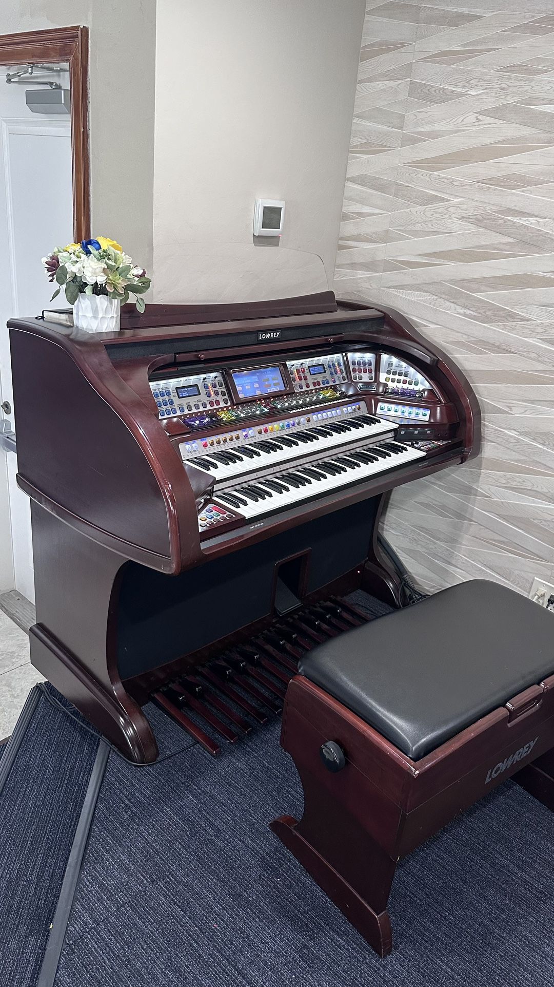 Lowery Sterling Organ