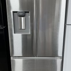 NEW 30” Samsung Smart Refrigerator w/WATER+ICE 