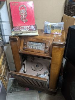 1947 Phillco Radio With Record Player