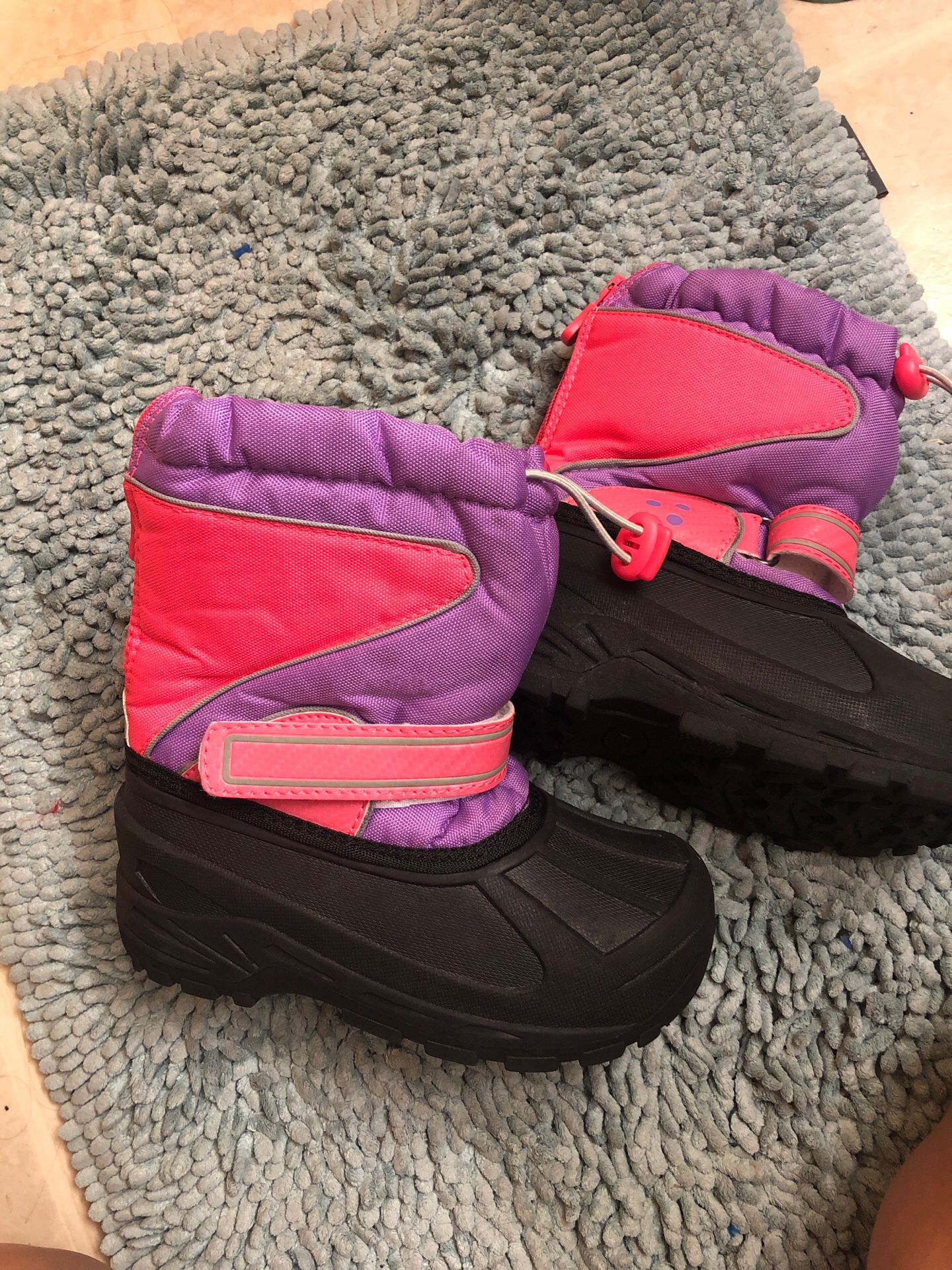 Snow boots for girls size 11/12 Pick up near union station in Los Angeles $15 excellent condition