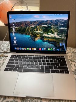 MacBook Pro 13-inch, 2017, Two Thunderbolt 3 ports