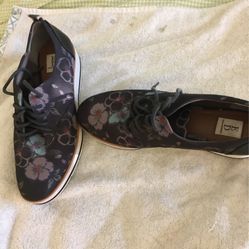 Ellen Degeneris Floral Pattern Shoes With  Wedge 6 1/2”  