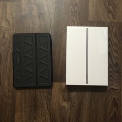 Apple iPad 8th Generation 32g + Case