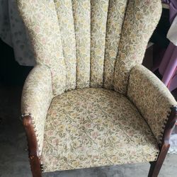 2 VINTAGE CHAIRS 