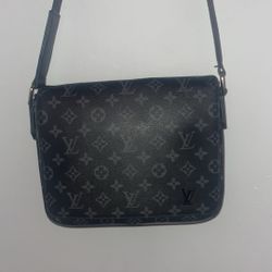 Louis Vuitton Messenger Bag Monogram Eclipse 