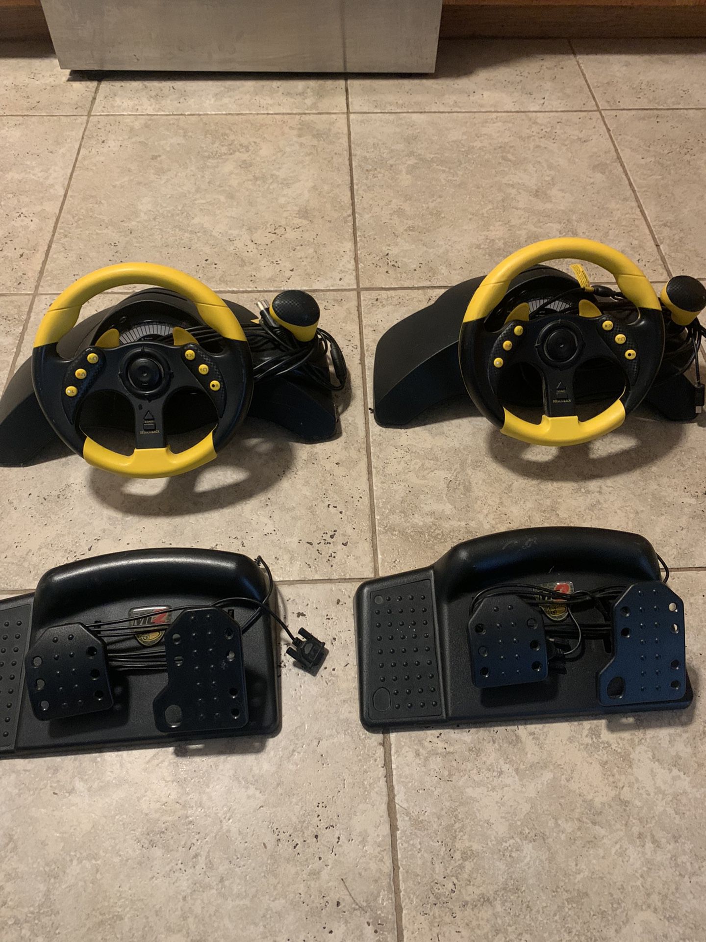 Ps2/Xbox Steering Wheel And Pedals 