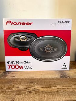 Loud classic look Pioneer 6x9 speakers $130