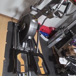 Livestrong 10.0e Elliptical machine-