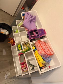 Toy storage bin
