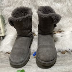 Ugg Australia Bailey Button 5803 Gray Suede Sheepskin Winter Snow Boots Size 7