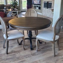 Round Table