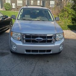 2010. Ford Escape 